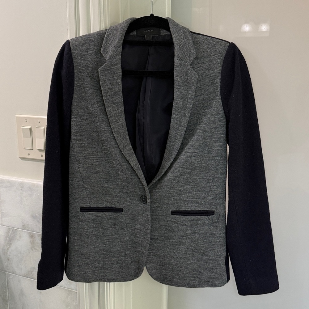 J Crew Women’s two tone grey and navy Blazer size 4